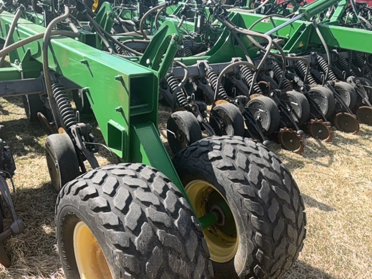 2000-john-deere-1910-image-54