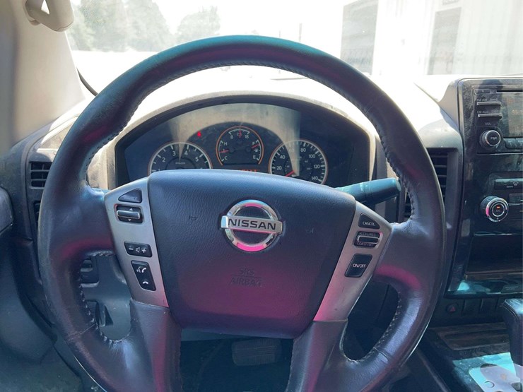 2014-nissan-titan-image-21