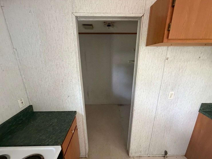 2000-horton-homes-inc.-14x64-2br/2bath-mobile-home-image-21