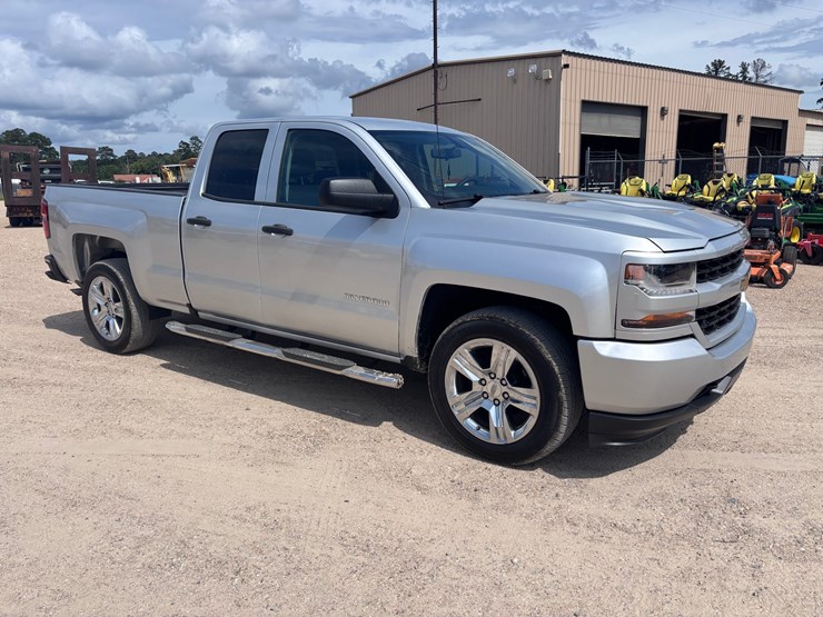 2017-chevrolet-1500-image-2