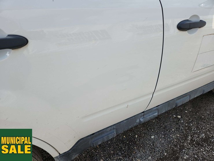 2011-ford-escape-image-32