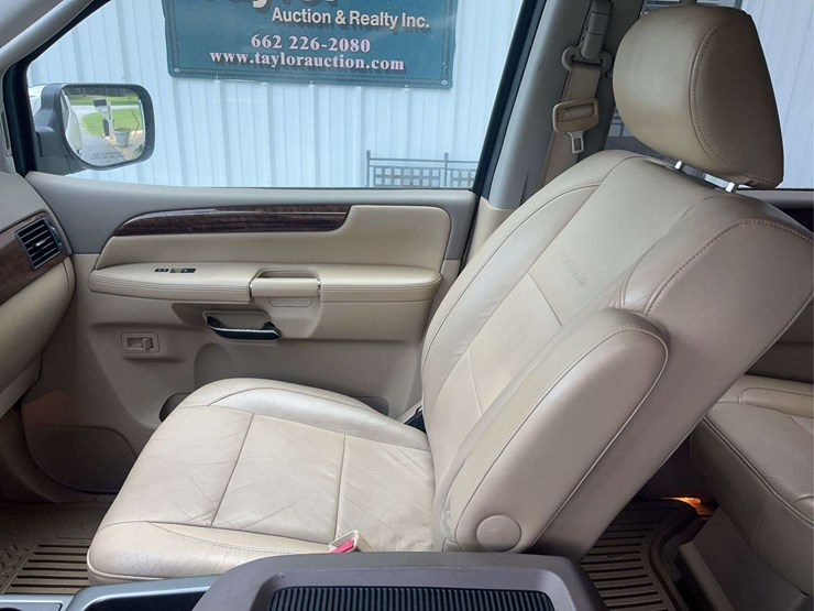 2011-nissan-armada-image-16