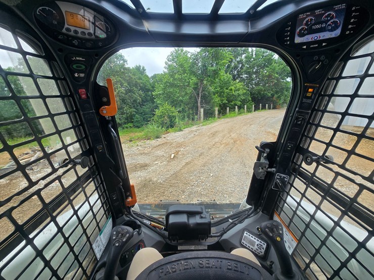 2023-bobcat-t770-image-28