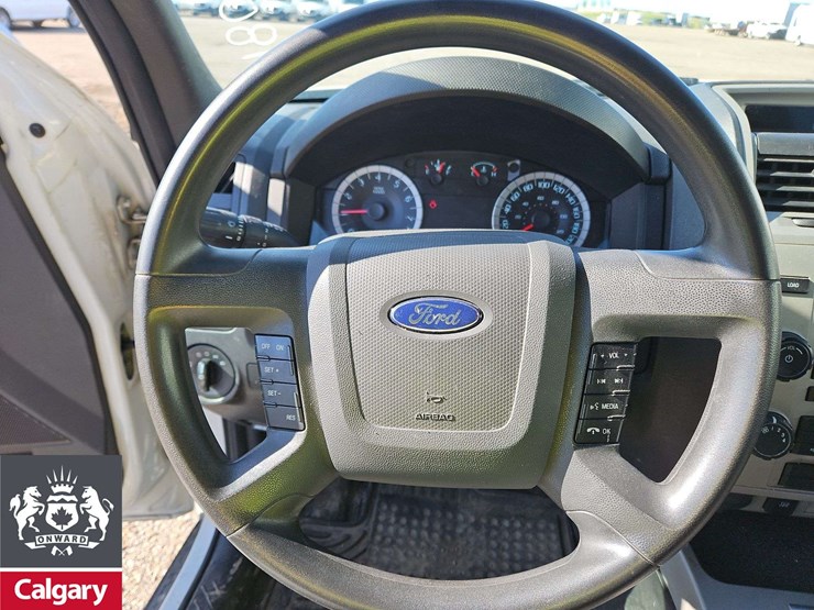 2012-ford-escape-image-18