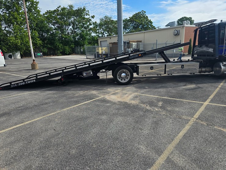 2022-peterbilt-337-image-93
