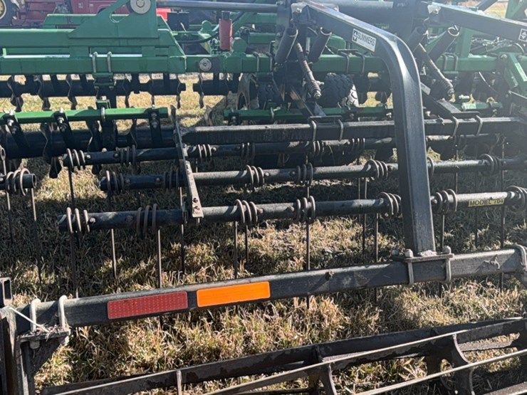 summers-40’-supercoulter-plus-vertical-tillage,-equipped-with-summer’s-heavy-duty-3-bar-harrows-and-rolling-baskets-image-28