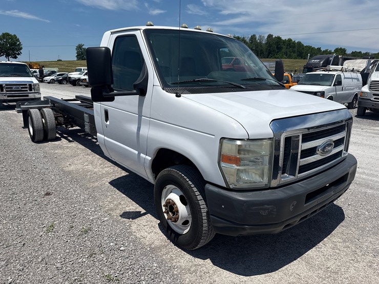 2011-ford-e450-image-2