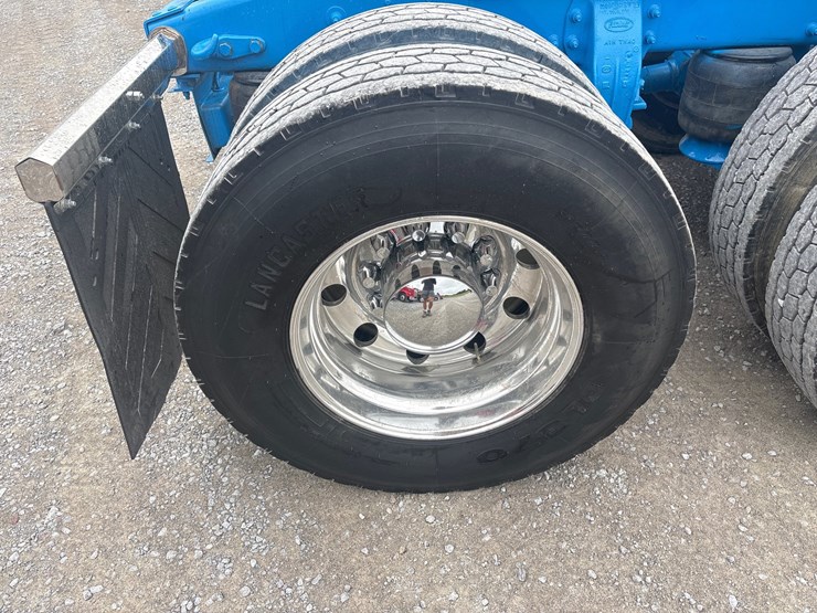 2013-peterbilt-367-image-10