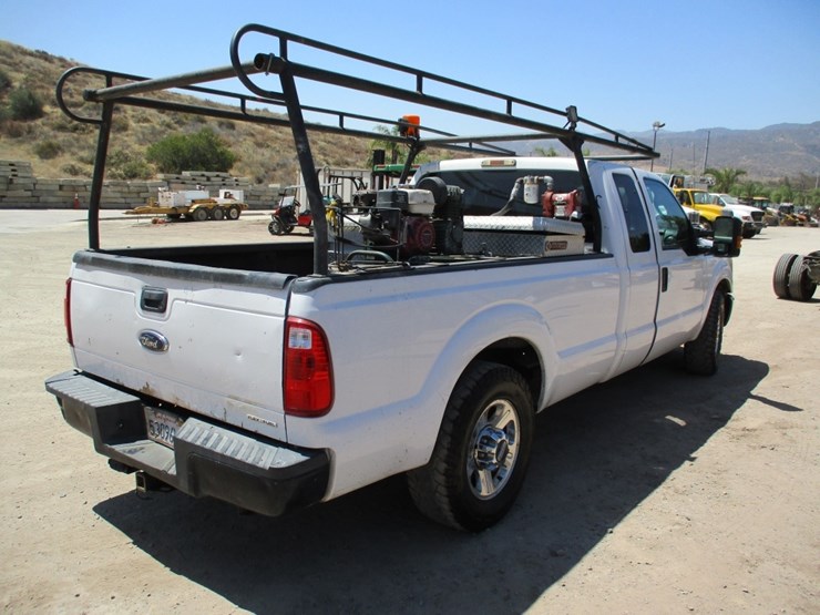 2015-ford-f250-xl-image-3