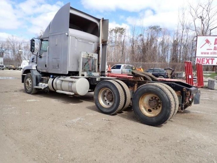 2016-mack-cxu613-t/a-hiway-tractor---sleeper---1m1-image-6