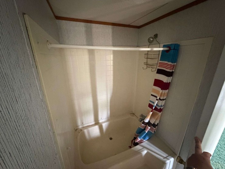 2000-horton-homes-inc.-14x64-2br/2bath-mobile-home-image-29