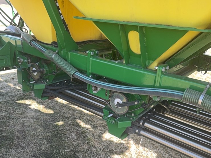 2000-john-deere-1910-image-138