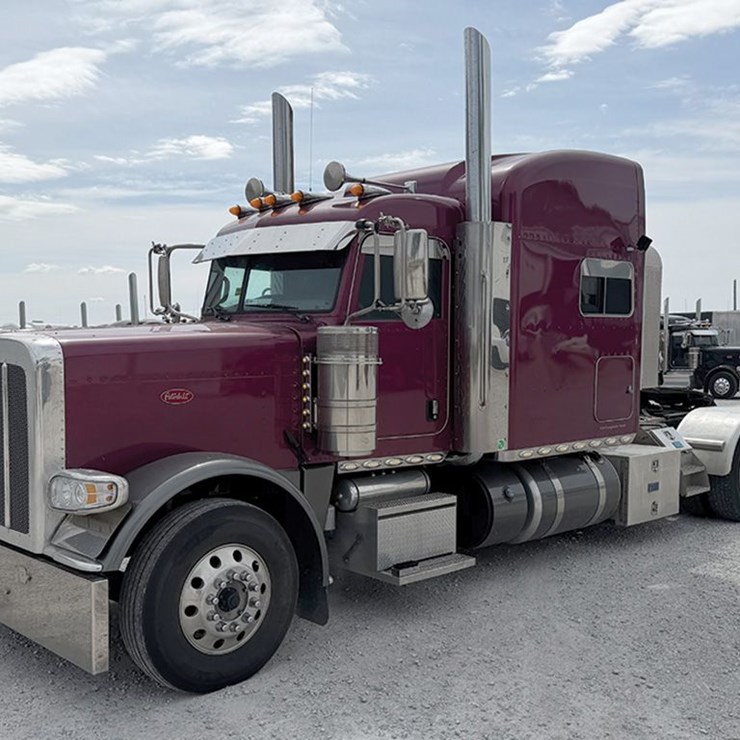 2021 PETERBILT 389