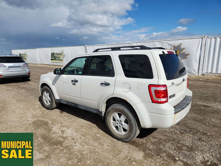 2011-ford-escape-image-3