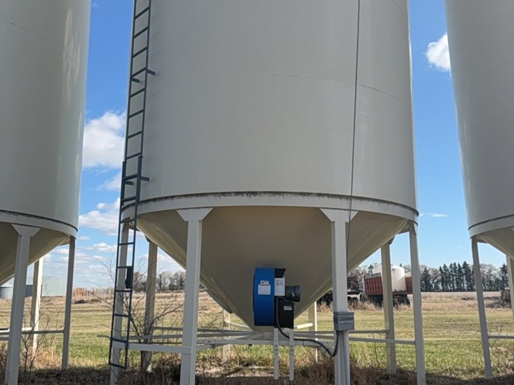 meridian-6000-bushel-hopper-bin-with-fan,-used-for-grain-only,-excellent-shape-image-8