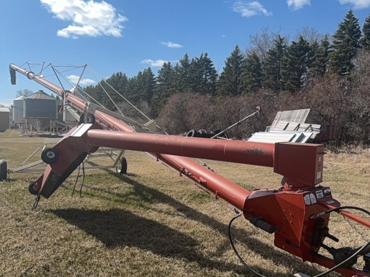 10-x-70-farmking-auger-with-swing-out-mechanical-drive-hopper￼-image-1
