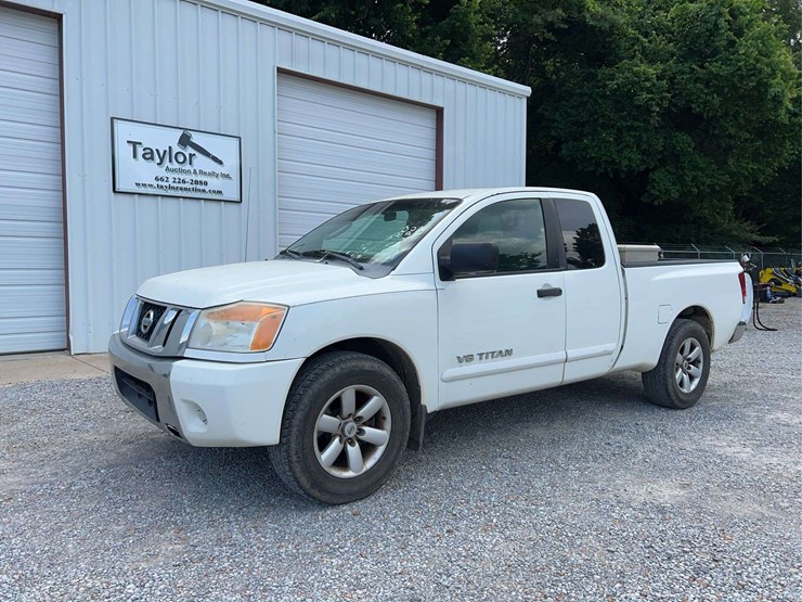 2008-nissan-titan-image-1