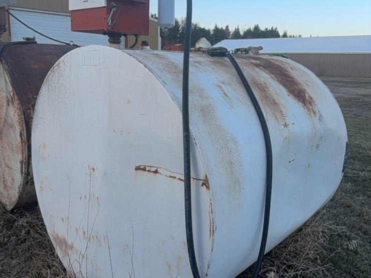 1000-gallon-fuel-tank-with-pump-image-2