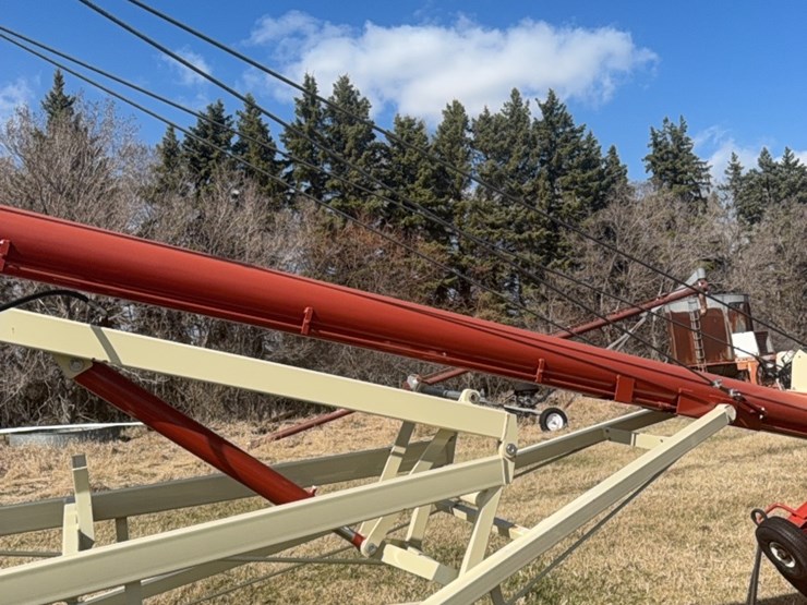 10-x-70-farmking-auger-with-swing-out-mechanical-drive-hopper￼-image-23