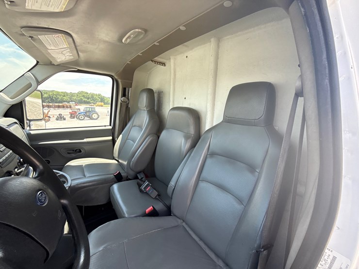 2011-ford-e450-image-12