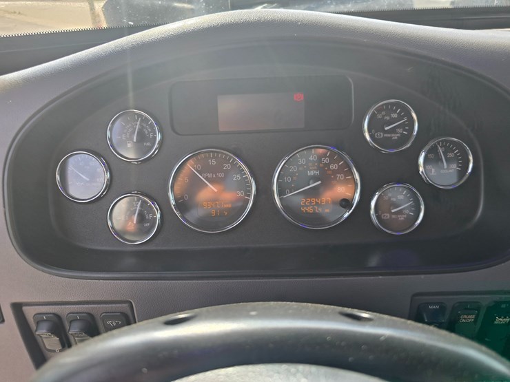 2022-peterbilt-337-image-73