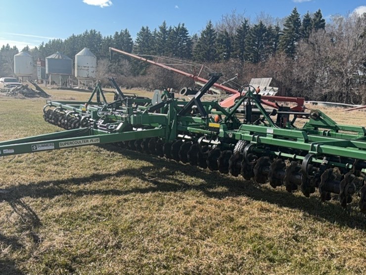summers-40’-supercoulter-plus-vertical-tillage,-equipped-with-summer’s-heavy-duty-3-bar-harrows-and-rolling-baskets-image-5