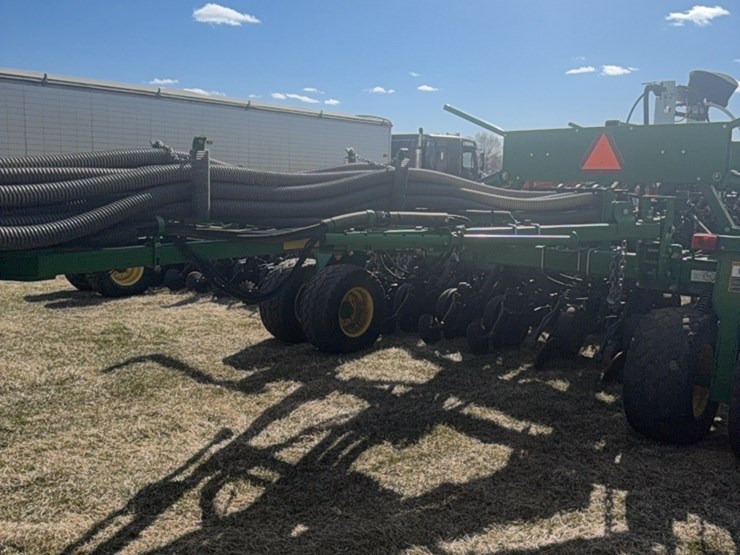 2000-john-deere-1910-image-152