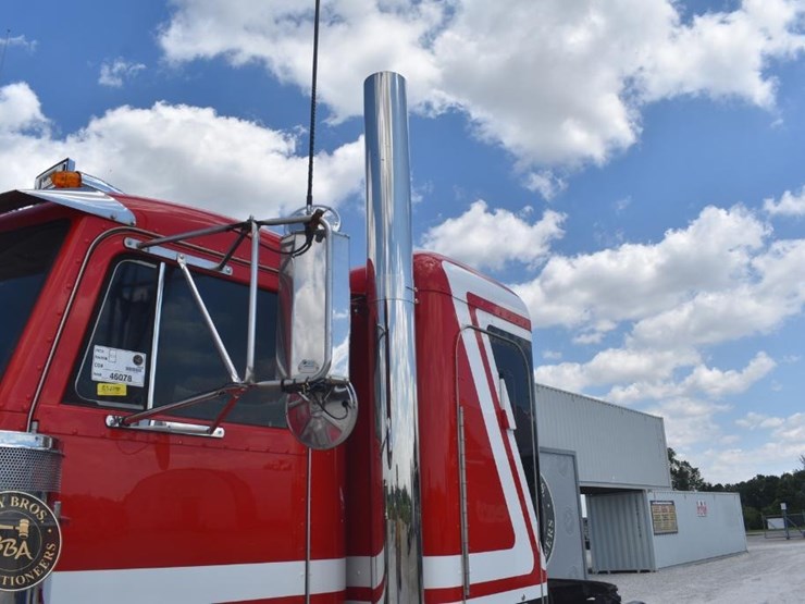 2005-peterbilt-378-image-26