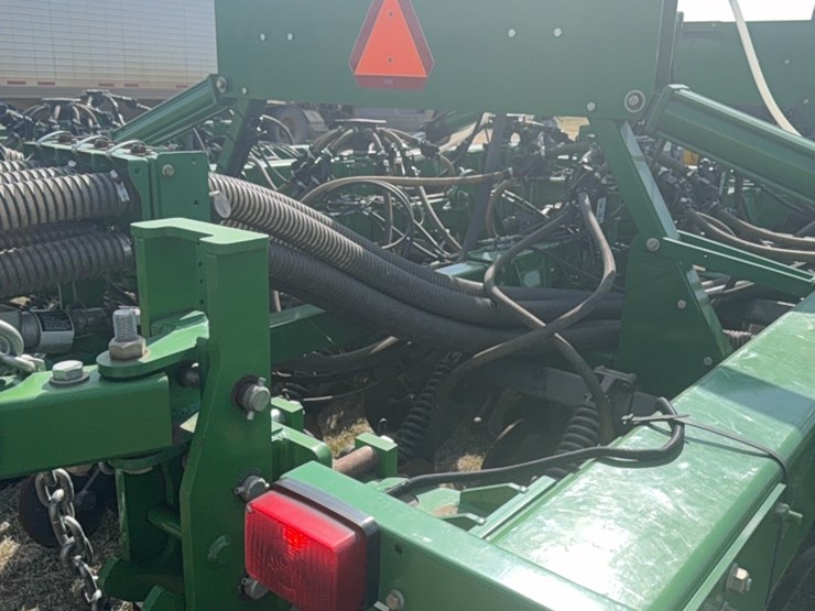 2000-john-deere-1910-image-43