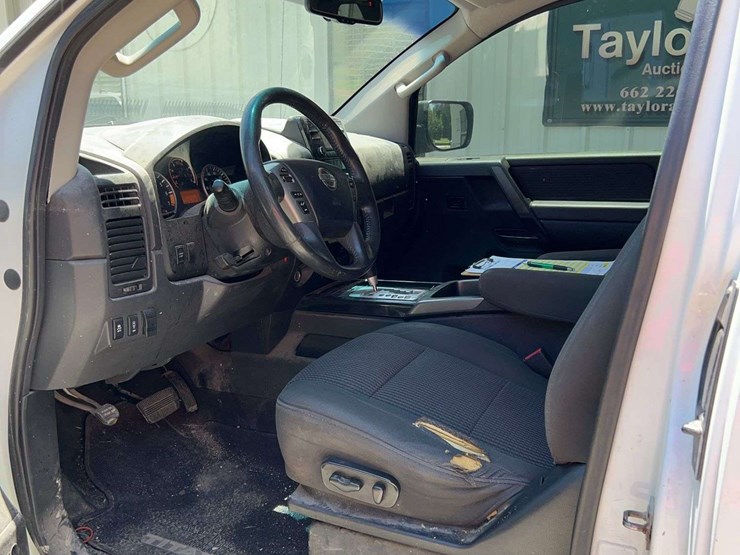 2014-nissan-titan-image-15
