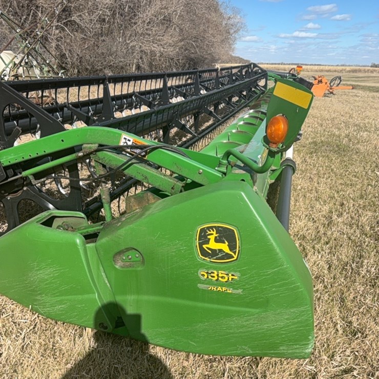 JOHN DEERE 635F