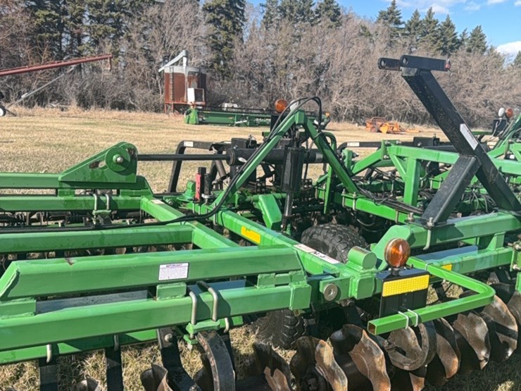 summers-40’-supercoulter-plus-vertical-tillage,-equipped-with-summer’s-heavy-duty-3-bar-harrows-and-rolling-baskets-image-55