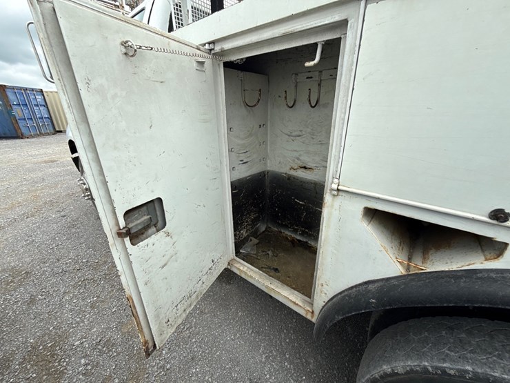 2000-ford-f650-image-13