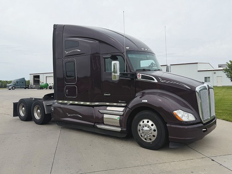 2020-kenworth-t680-image-1