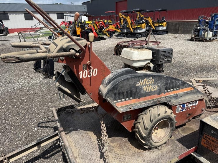 ditch-witch-1030h-image-2