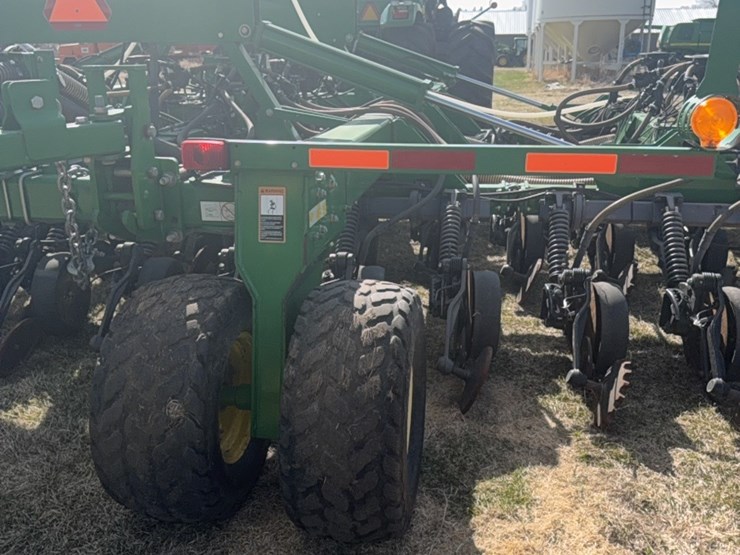 2000-john-deere-1910-image-158