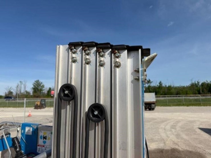 2015-genie-gr-20-electric-personnel-lift-gr1539528-image-18