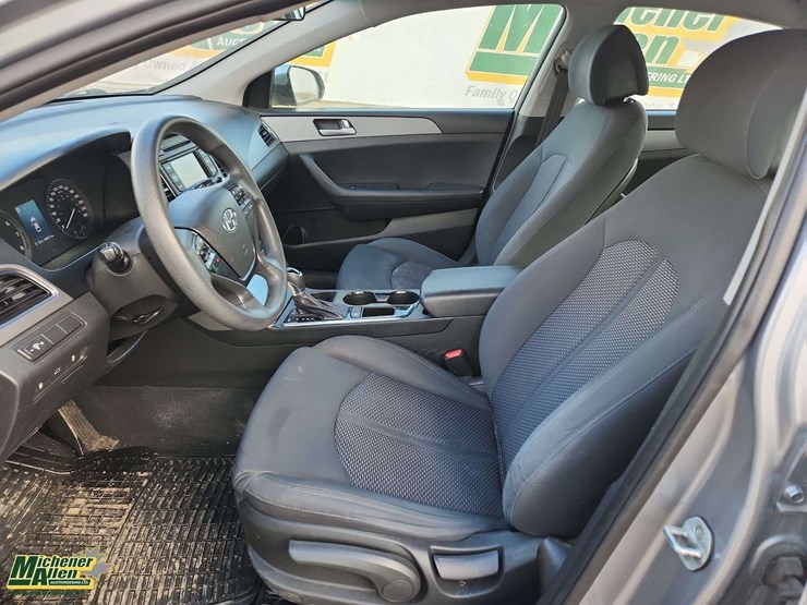 2017-hyundai-sonata-4dr-sedan-image-14