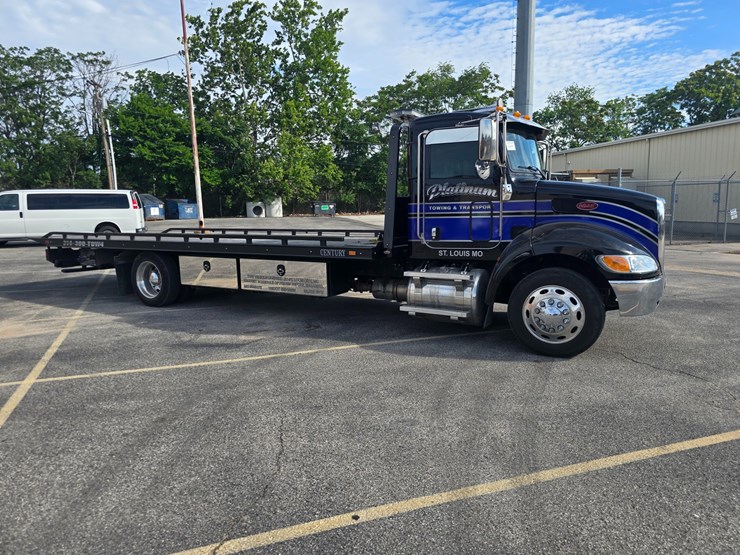 2022-peterbilt-337-image-29