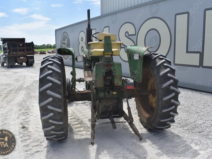 john-deere-3010-image-4