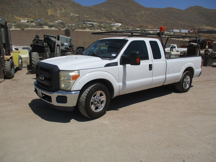 2015-ford-f250-xl-image-1
