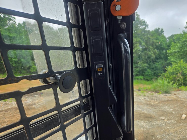 2023-bobcat-t770-image-38