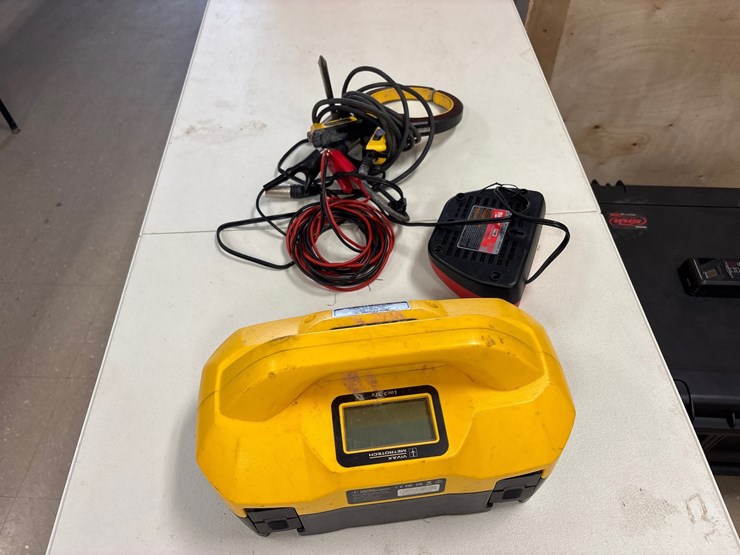 #4060-•-vivax-metrotech-model-vx219-05-broadband-transmitter-with-case-and-leads-image-3