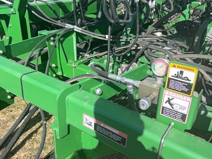 2000-john-deere-1910-image-87