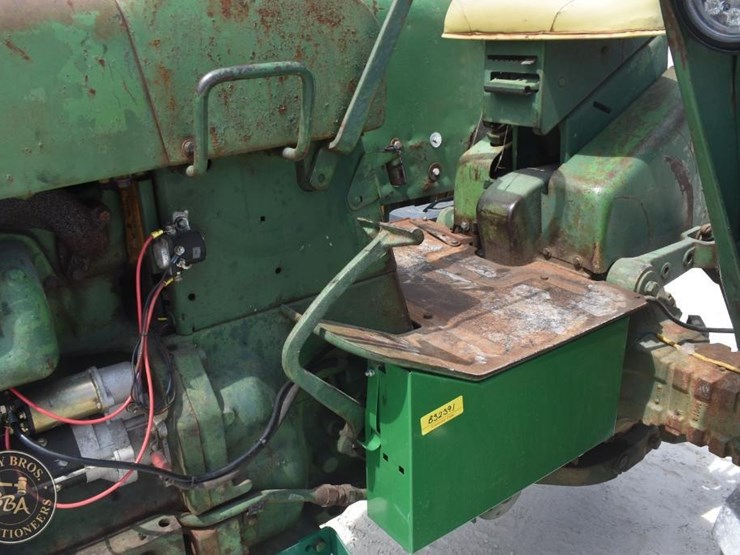 john-deere-3010-image-21