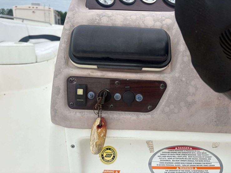 2000-chaparral-sunesta-232-20'-deck-boat-w/-trailer-image-18