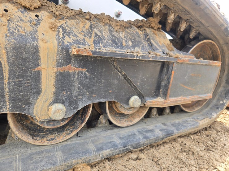 2024-bobcat-t650-image-57