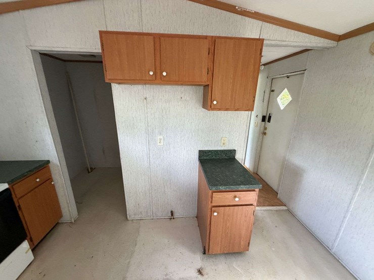2000-horton-homes-inc.-14x64-2br/2bath-mobile-home-image-24