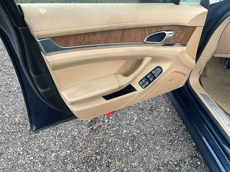 2010-porsche-panamera-s-4-door-sedan-(151,912-miles)-image-9