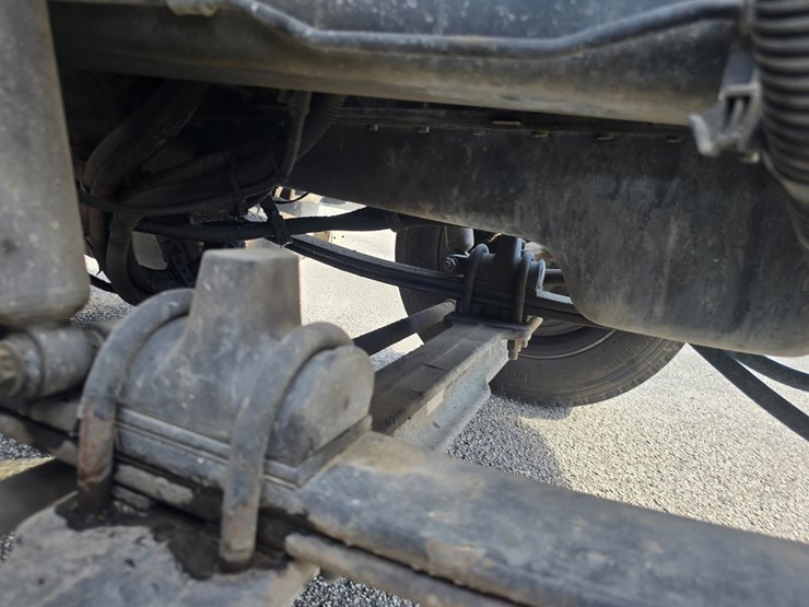 2022-peterbilt-337-image-56